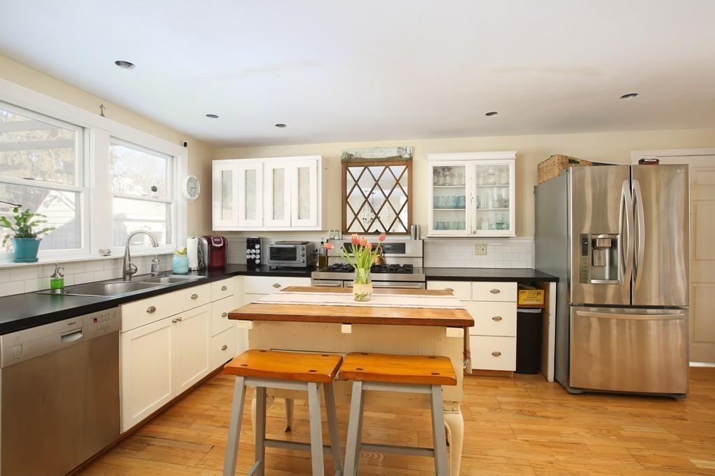 37 Stratford Road Newton, MA 02465 - Photo 6 of 12