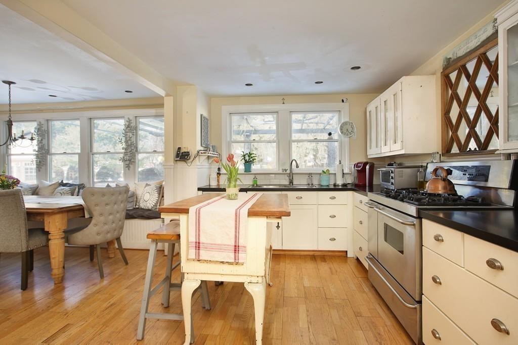 37 Stratford Road Newton, MA 02465 - Photo 7 of 12
