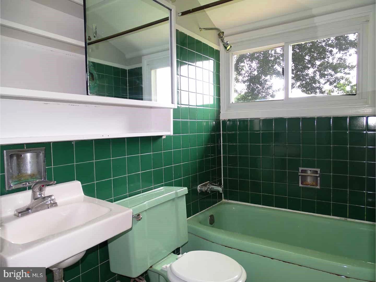 48 Island Road Levittown, PA 19057 - Photo 14 of 20 Bathroom