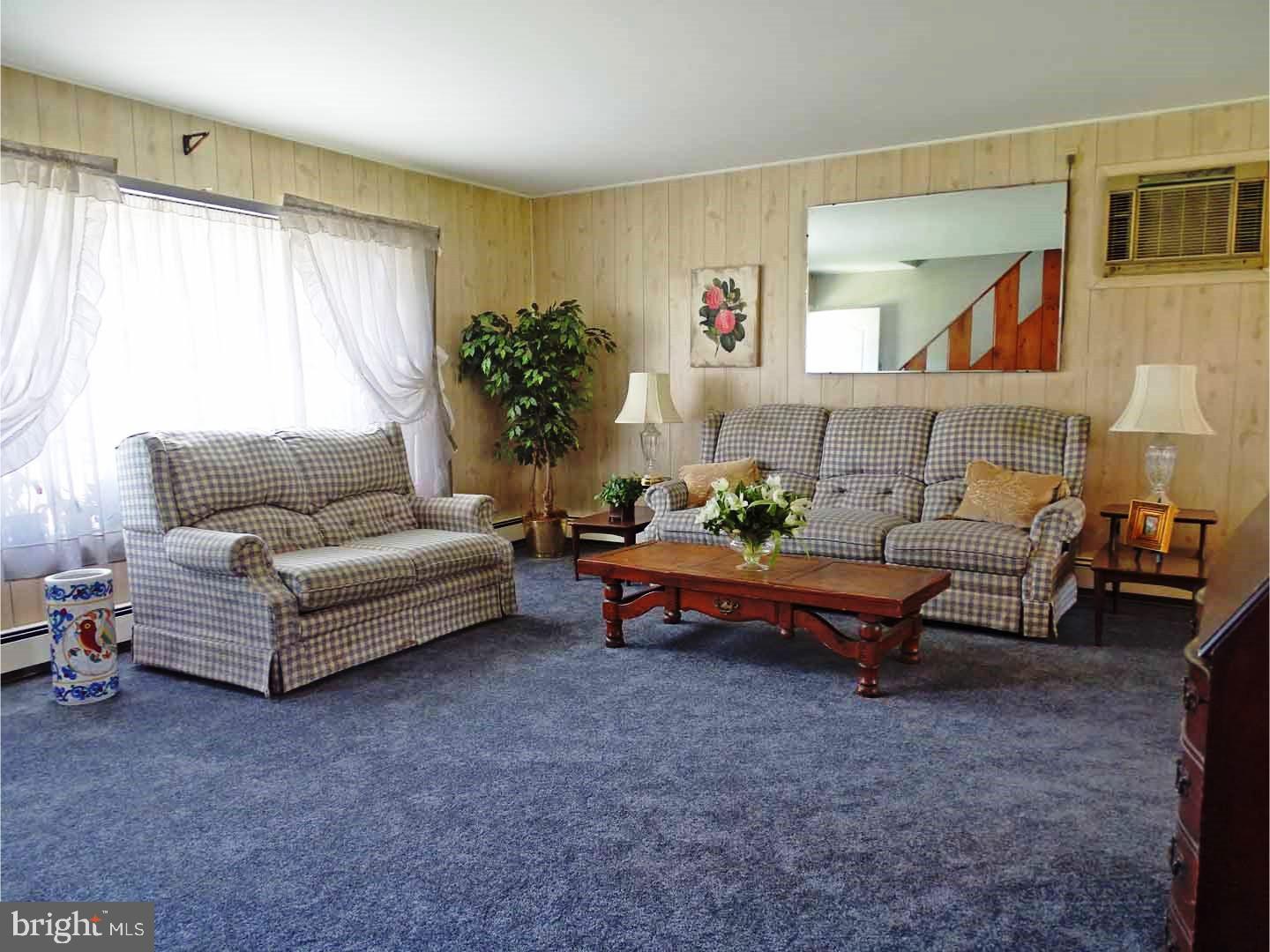 48 Island Road Levittown, PA 19057 - Photo 3 of 20 Living Room
