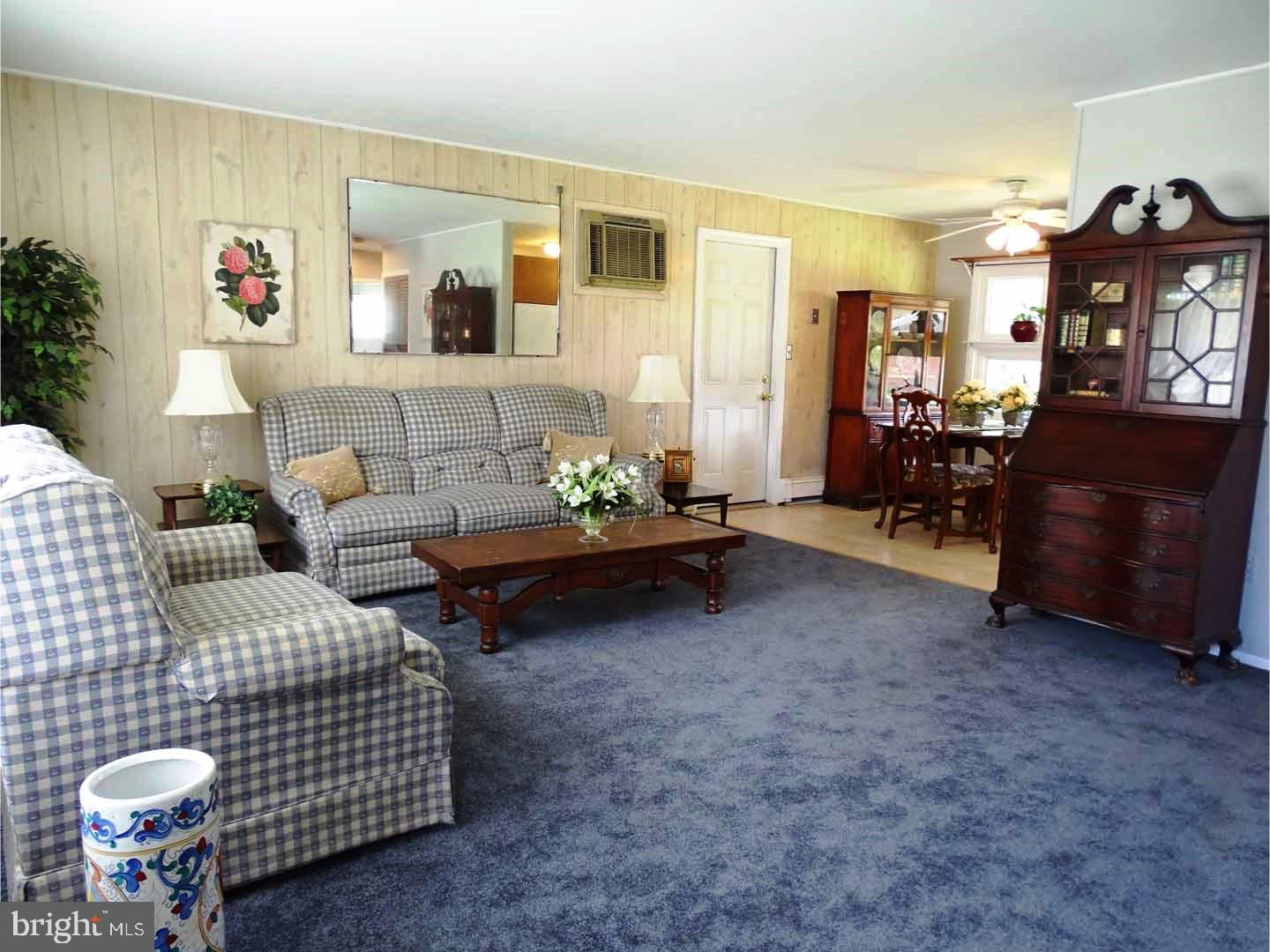 48 Island Road Levittown, PA 19057 - Photo 4 of 20 Living Room