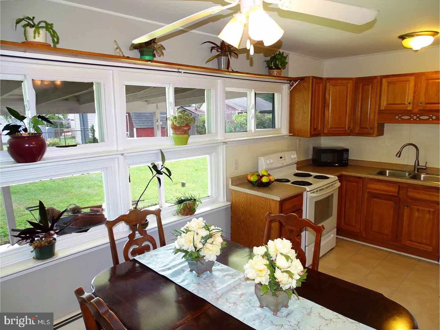 48 Island Road Levittown, PA 19057 - Photo 6 of 20 Kitchen