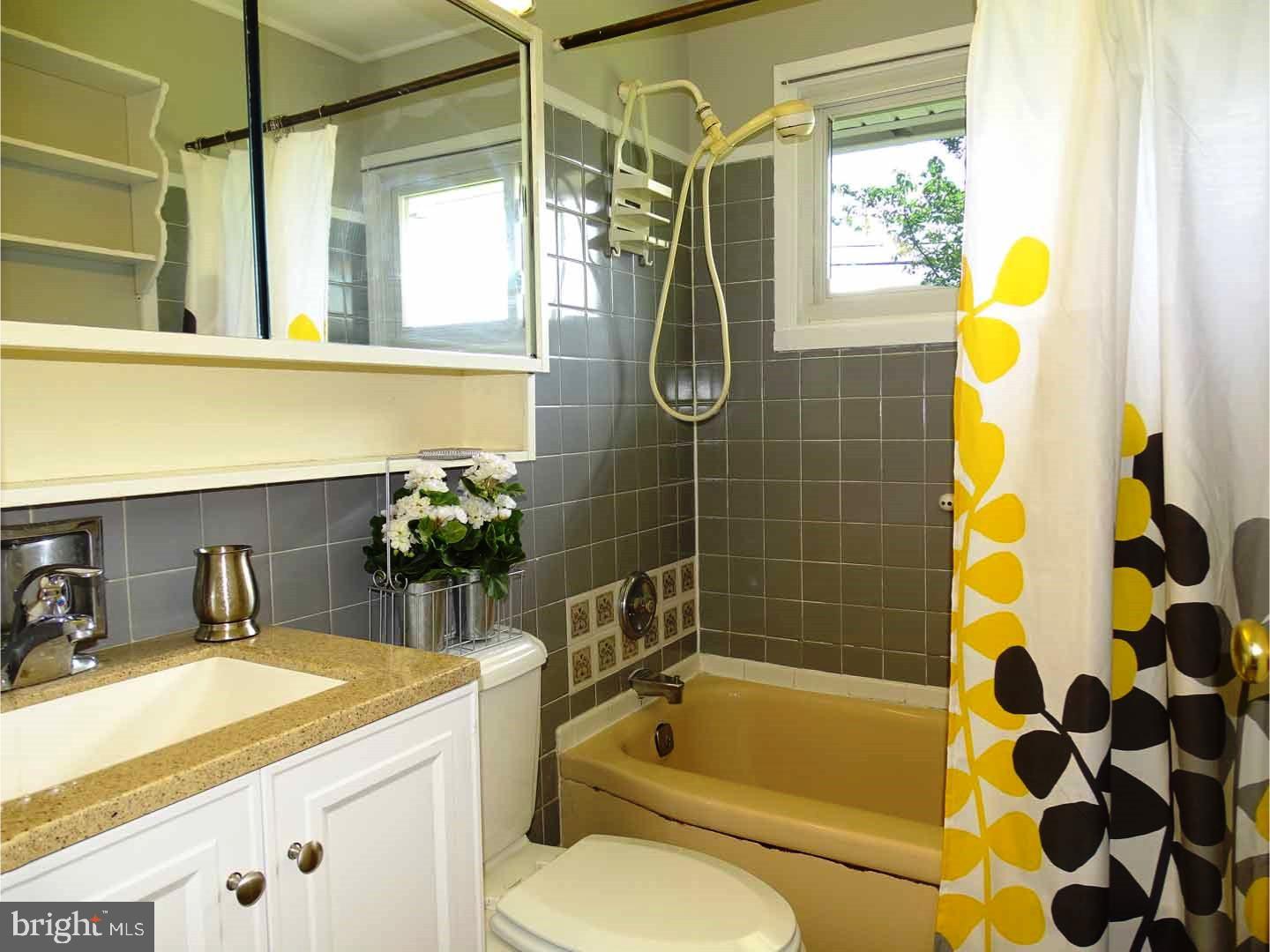 48 Island Road Levittown, PA 19057 - Photo 10 of 20 Bathroom