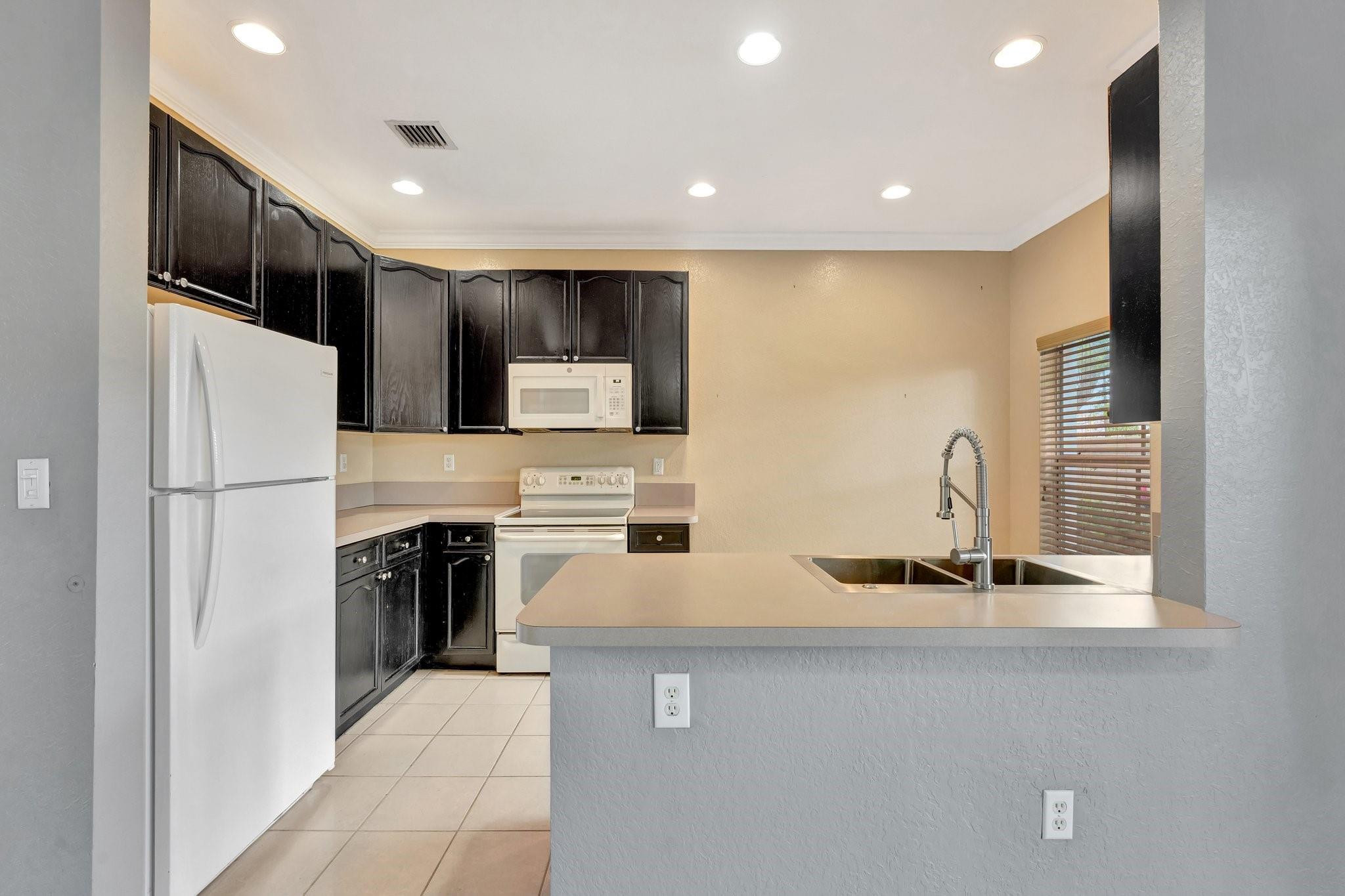 3315 Merrick Lane, Unit 904 Pompano Beach, FL 33063 - Photo 13 of 41 Photo 13
