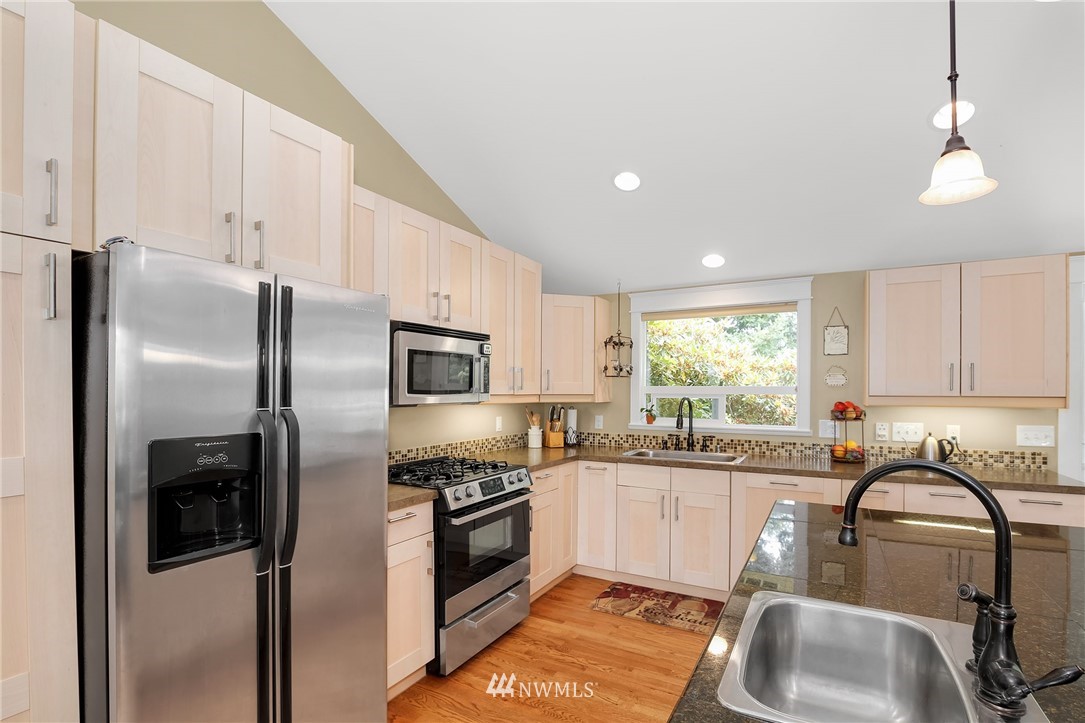 345 Heather Road Everett, WA 98203 - Photo 8 of 25