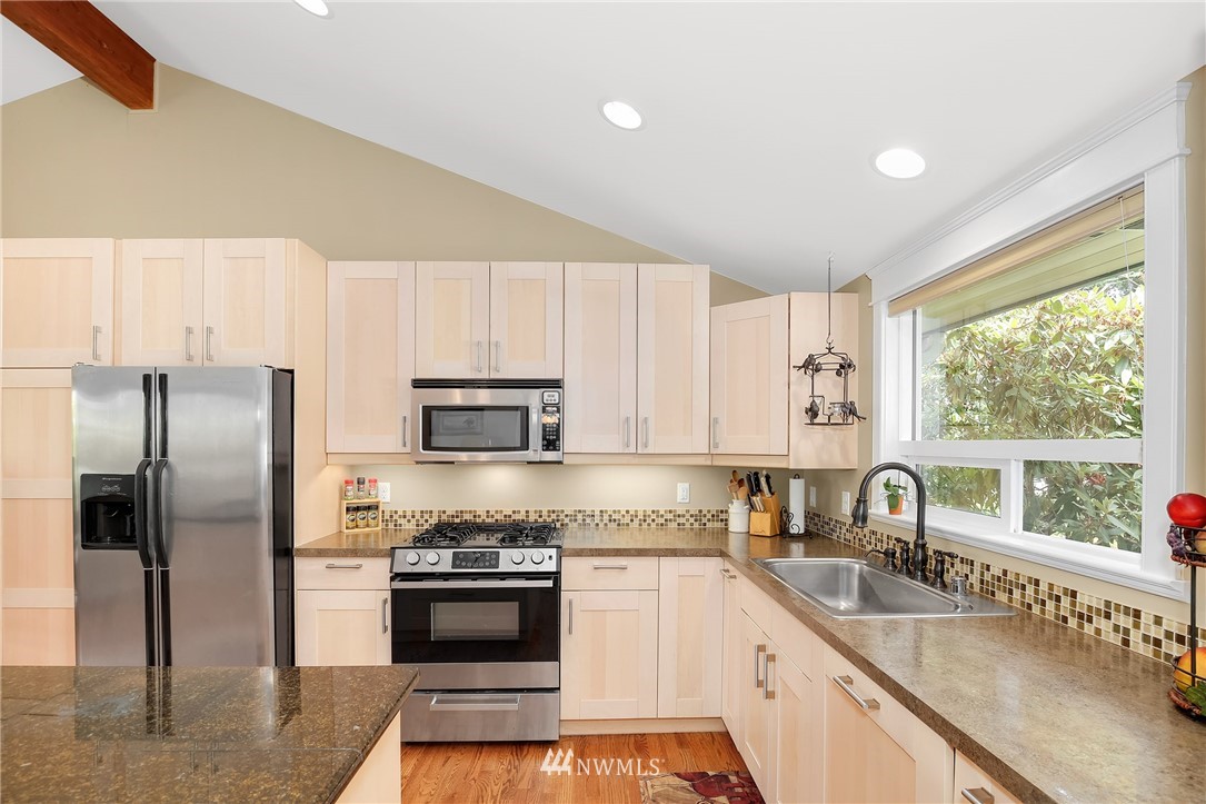 345 Heather Road Everett, WA 98203 - Photo 9 of 25
