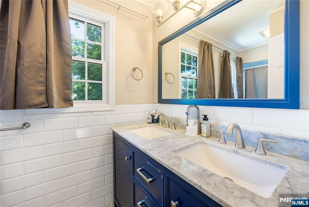 361 Walthery Avenue Ridgewood, NJ 07450 - Photo 16 of 28