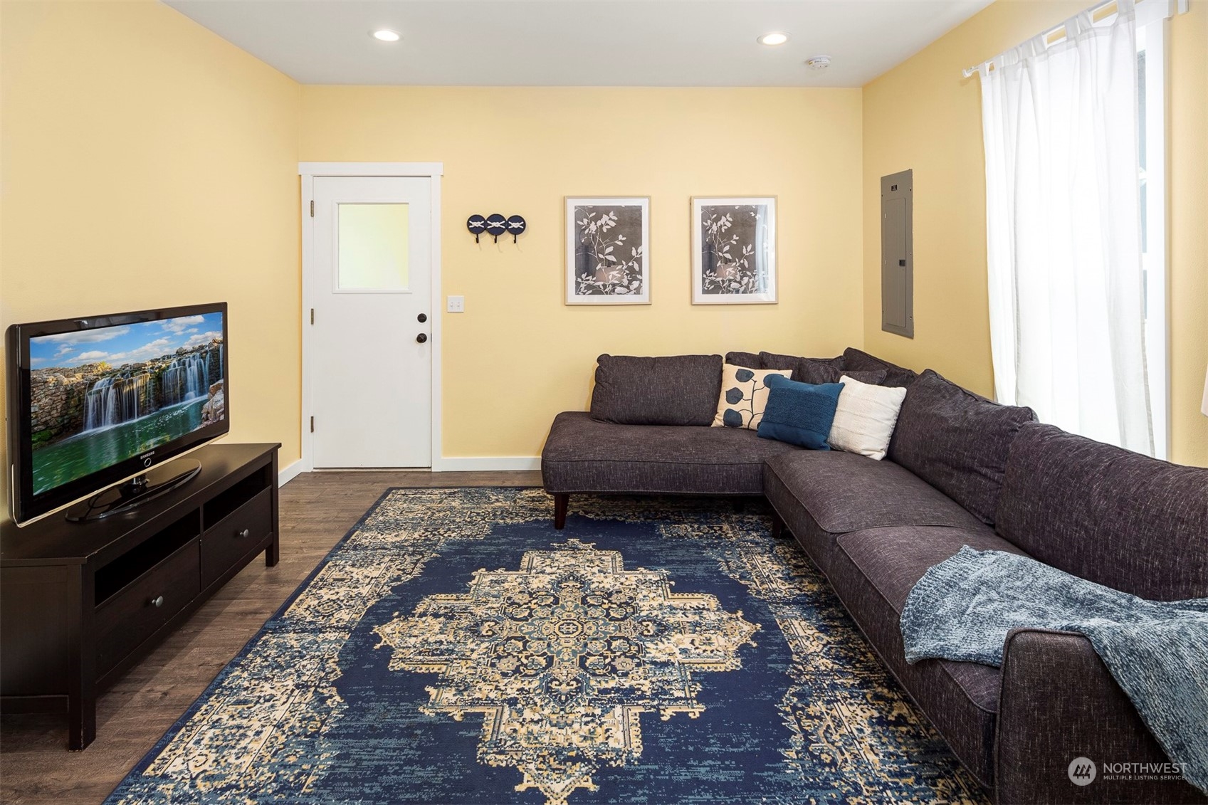 3113 Oakes Avenue Everett, WA 98201 - Photo 4 of 23