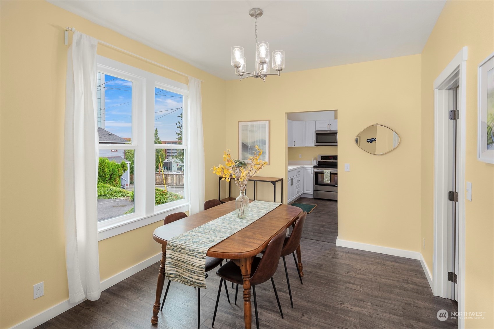 3113 Oakes Avenue Everett, WA 98201 - Photo 5 of 23