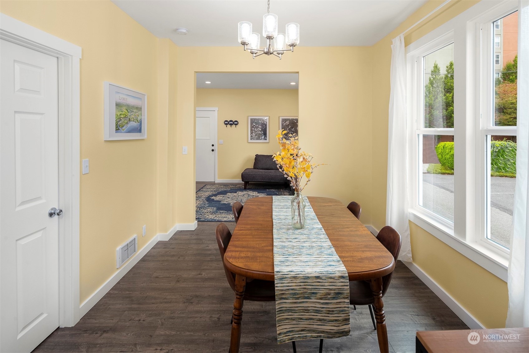 3113 Oakes Avenue Everett, WA 98201 - Photo 6 of 23