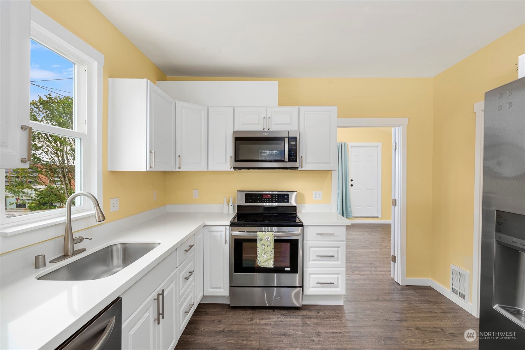 3113 Oakes Avenue Everett, WA 98201 - Photo 7 of 23