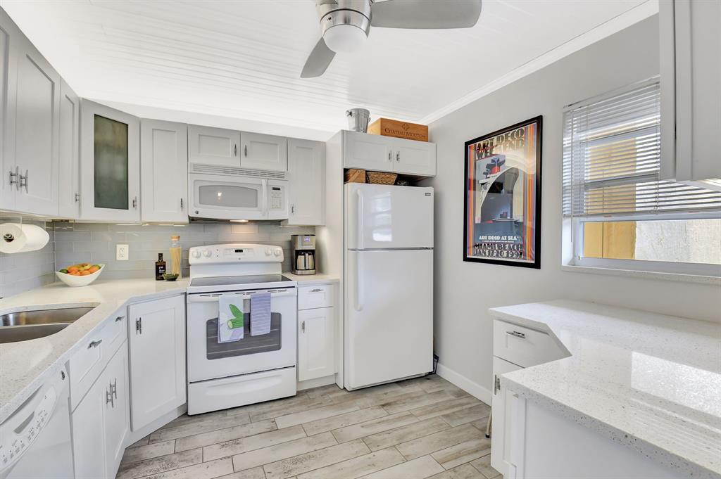 2615 Northeast 3rd Street, Unit 301 Boynton Beach, FL 33435 - Photo 4 of 67