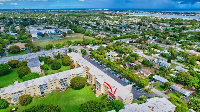 $159,900 | 2615 Northeast 3rd Street, Unit 301, Boynton Beach, FL 33435
