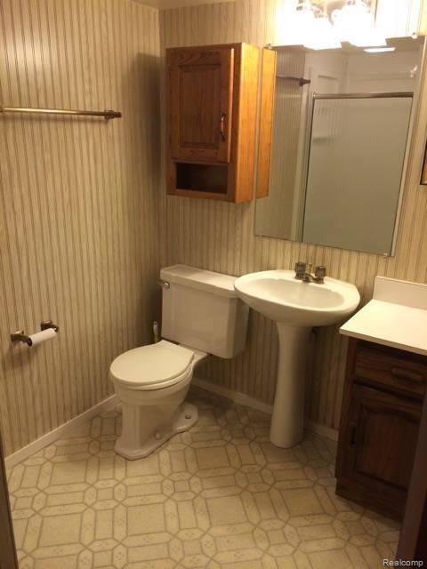 9450 Pardee Road Taylor, MI 48180 - Photo 26 of 28 Basement Bathroom