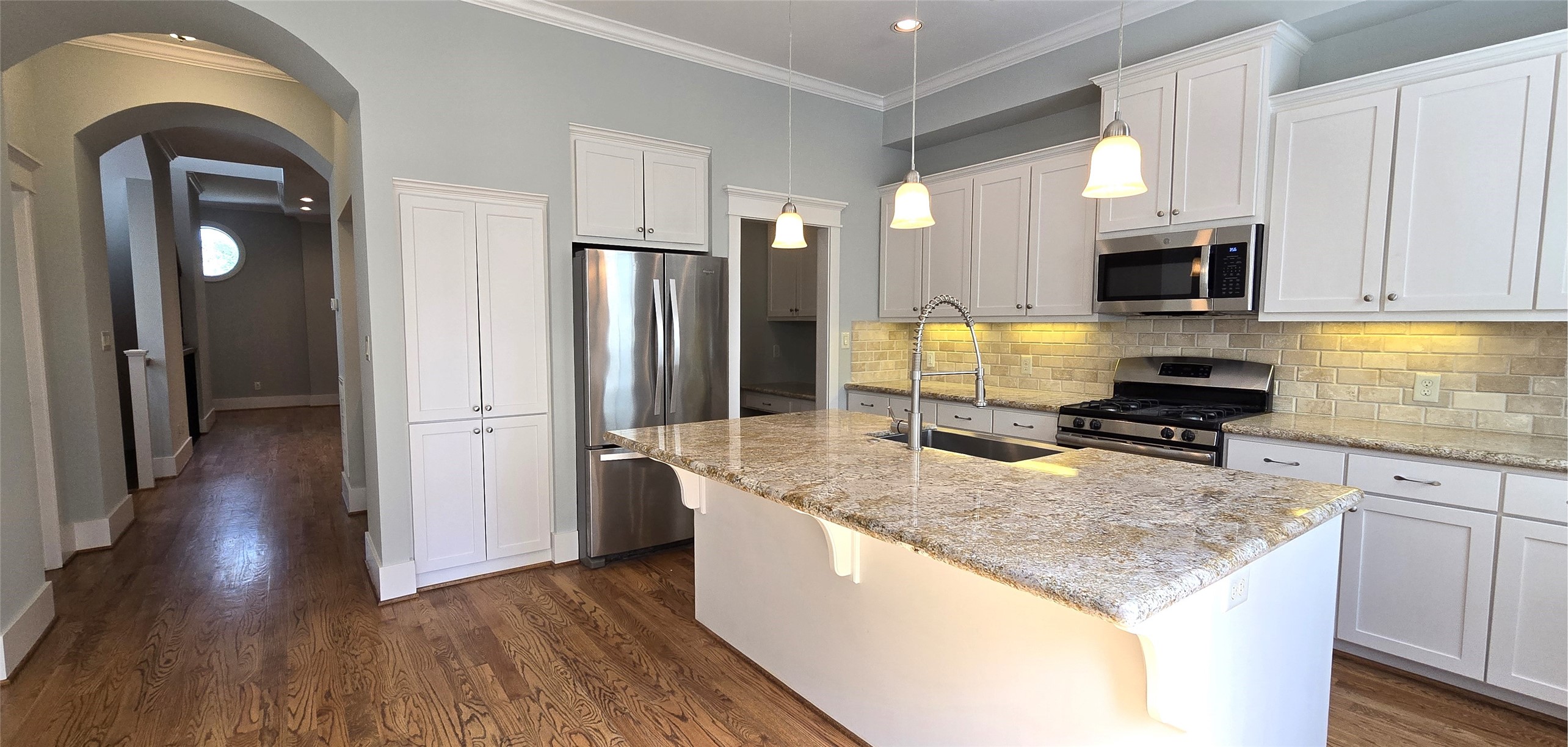 1117 Bonner Street Houston, TX 77007 - Photo 17 of 44 A stunning chef's kitchen.