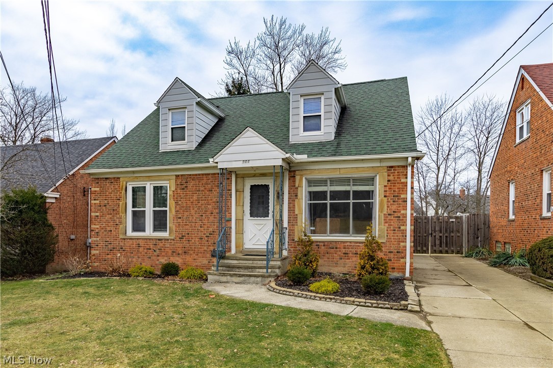 944 Richmond Road Cleveland, OH 44124 - Photo 1 of 32