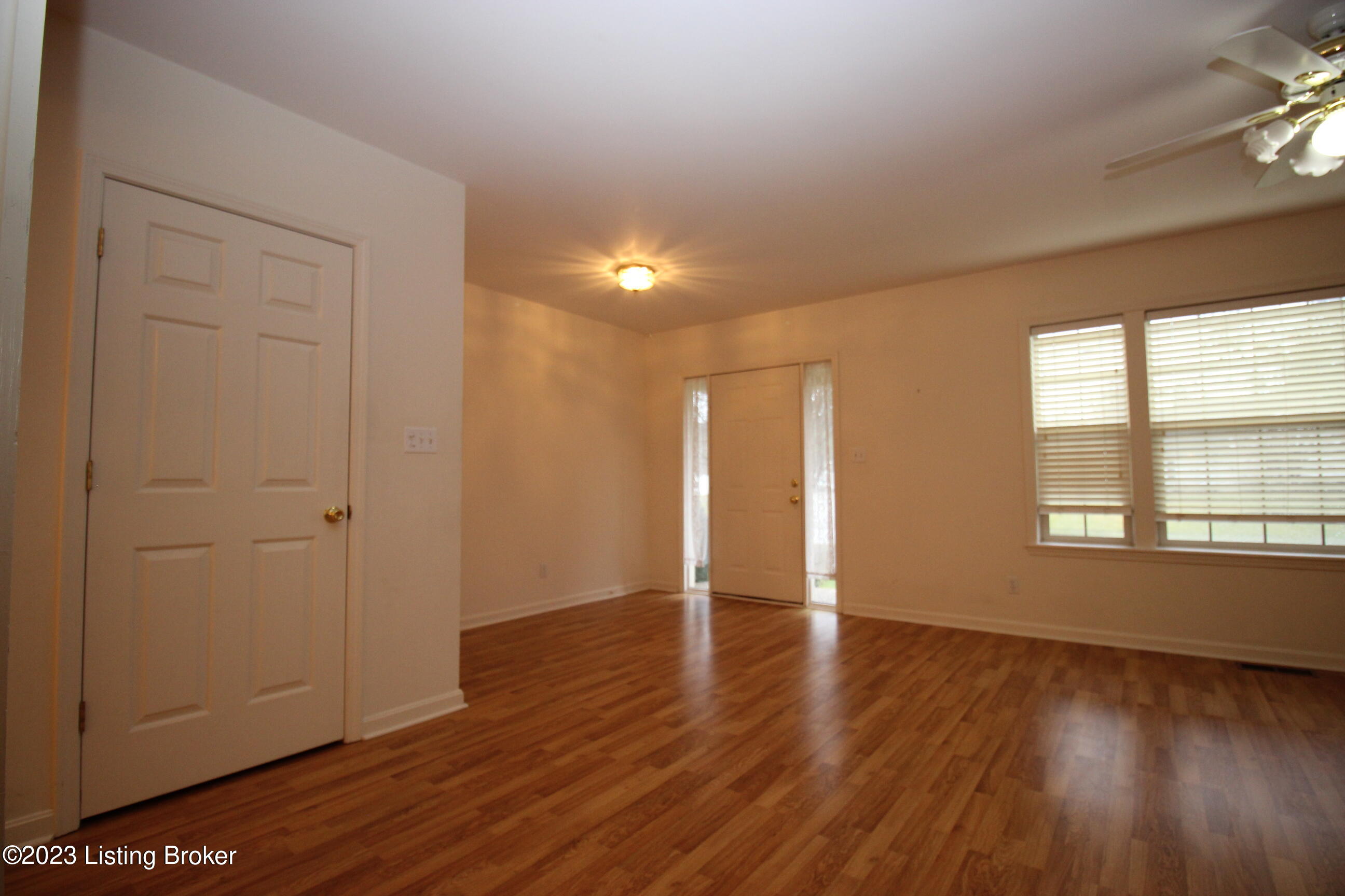 3014 Sprowl Road Jeffersontown, KY 40299 - Photo 6 of 26 IMG_1626
