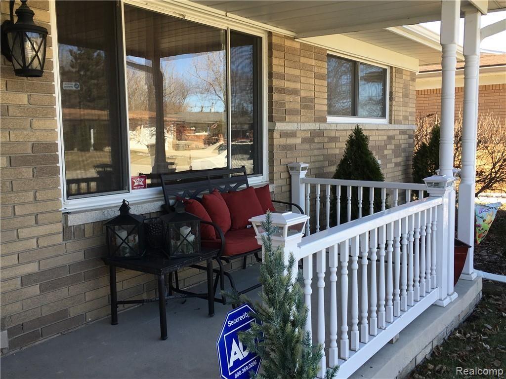 35079 Bobcean Road Clinton Township, MI 48035 - Photo 3 of 30 9BA6779E-6E4B-4D49-ADF4-9A03B9B90BED.jpeg