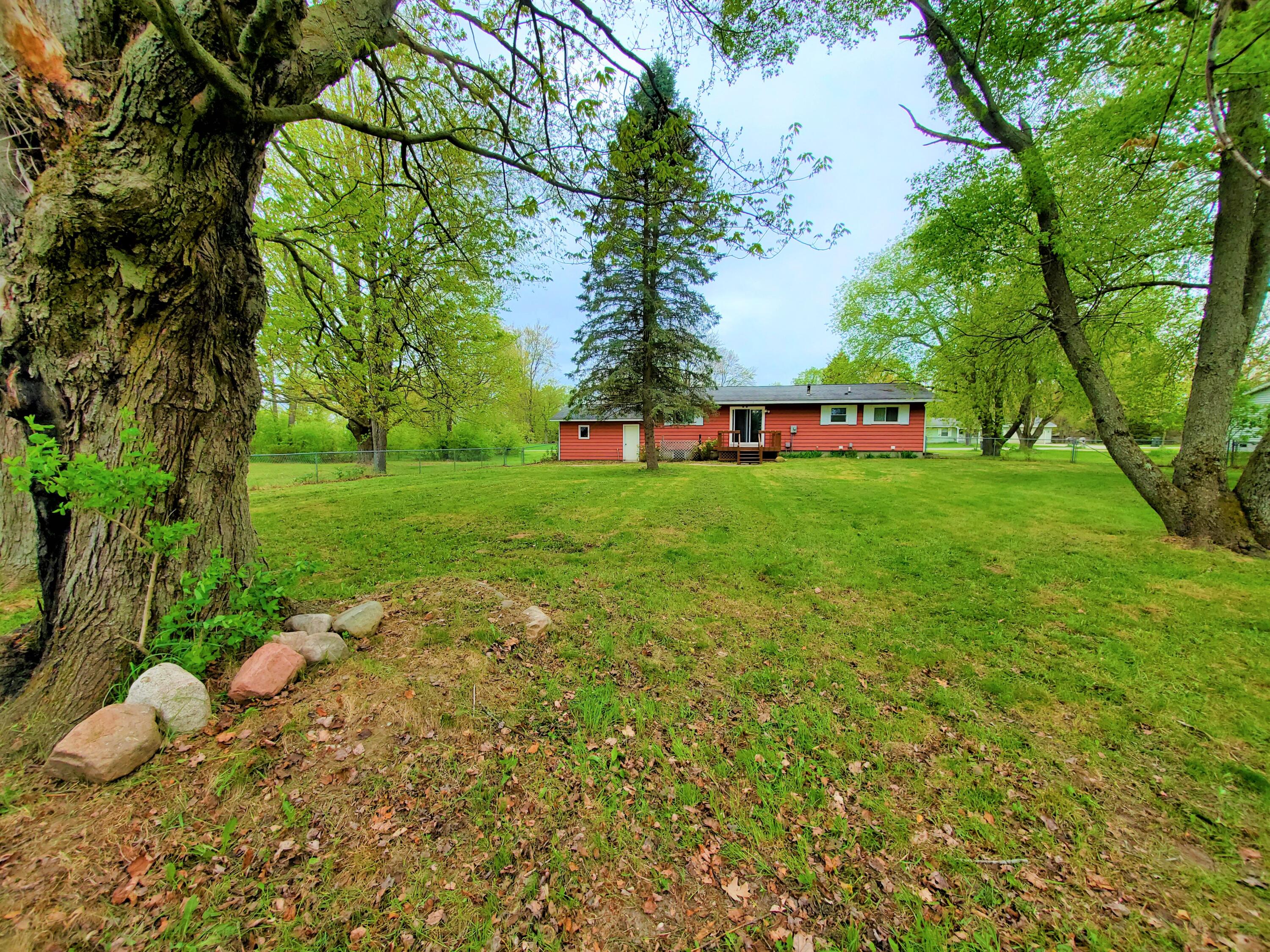 3925 Cecil Road Cadillac, MI 49601 - Photo 39 of 53 20220518_130252