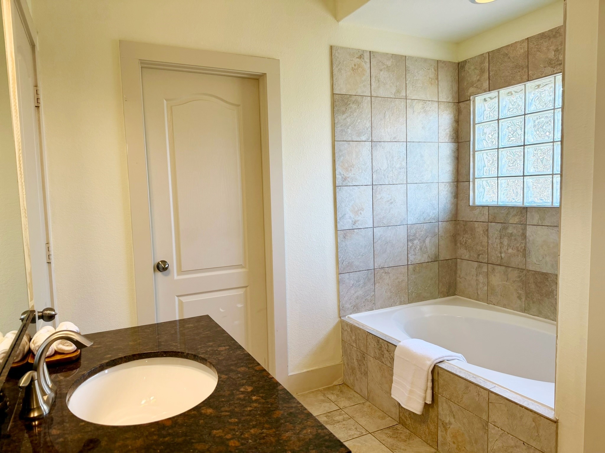 1954 Jara Court Spring, TX 77388 - Photo 21 of 37 primary bath- second floor