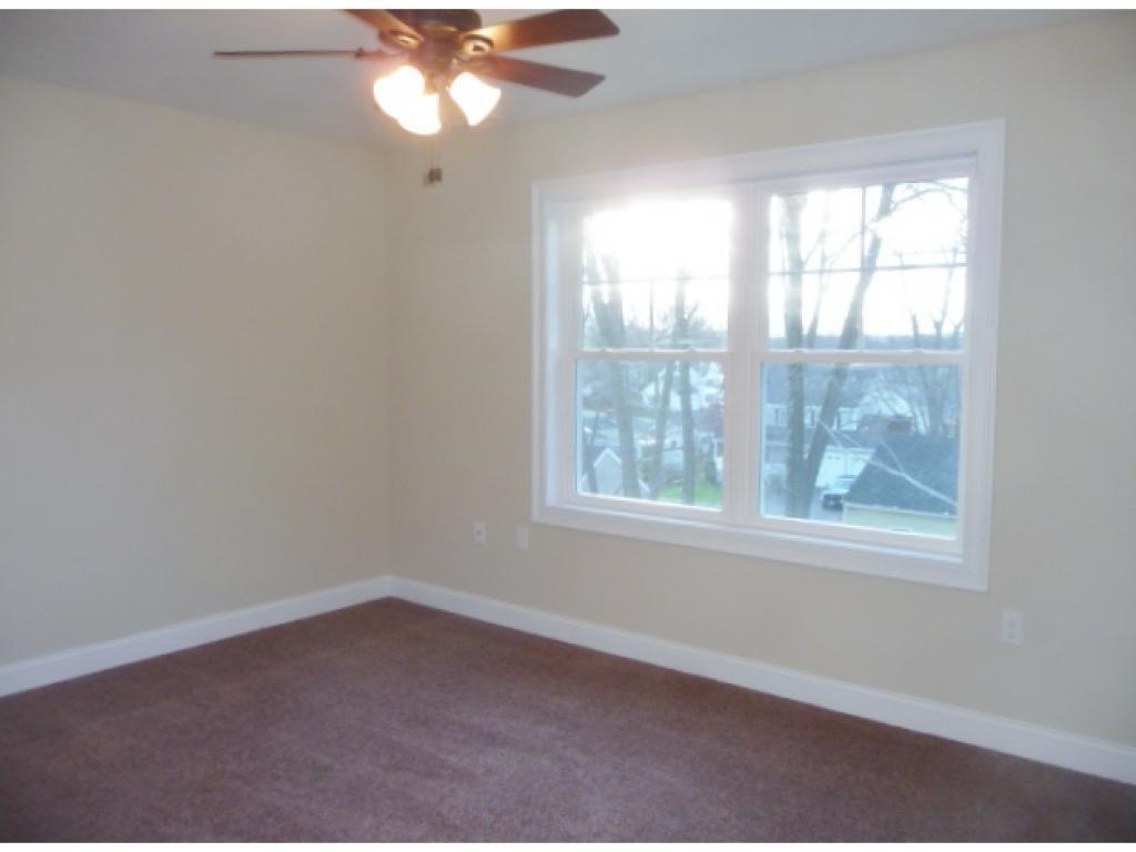 214 Dallaire Street Manchester, NH 03104 - Photo 12 of 20