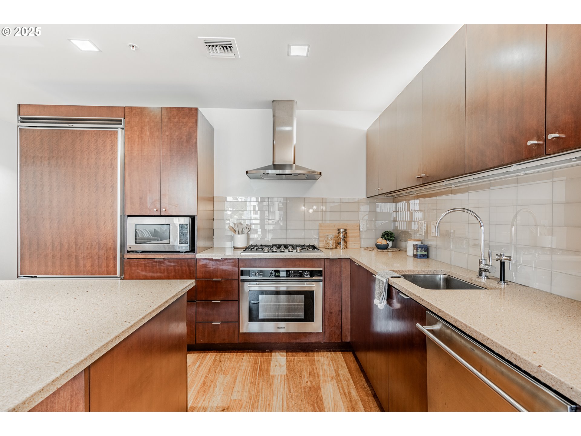 836 South Curry Street, Unit 1206 Portland, OR 97239 - Photo 15 of 41 a kitchen with stainless steel appliances a sink dishwasher stove and refrigerator