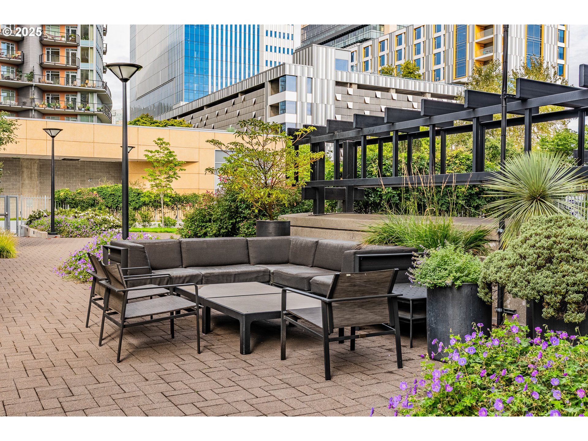 836 South Curry Street, Unit 1206 Portland, OR 97239 - Photo 34 of 41 a backyard of a house with outdoor seating
