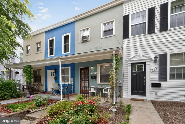 $2,300 | 115 16th Street Southeast, Washington, DC 20003