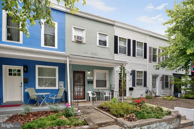 $2,300 | 115 16th Street Southeast, Washington, DC 20003