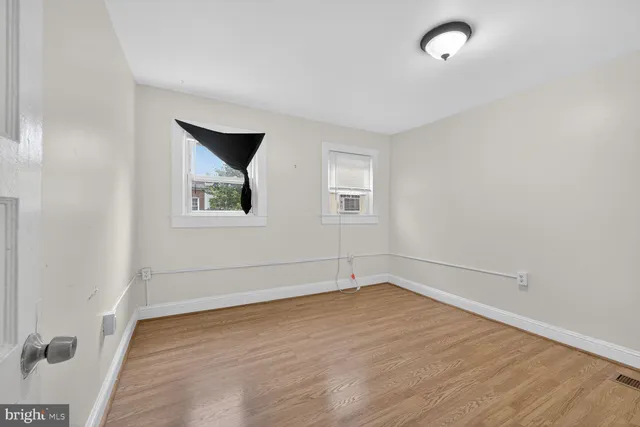 $2,300 | 115 16th Street Southeast, Washington, DC 20003