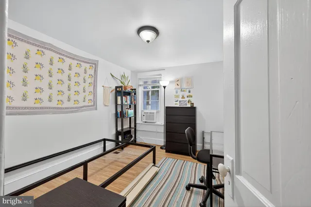 $2,300 | 115 16th Street Southeast, Washington, DC 20003