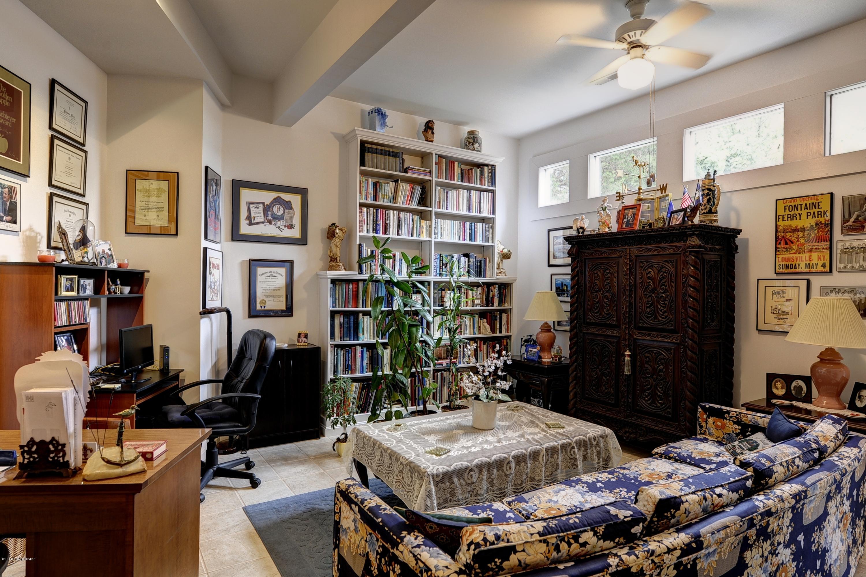3901 Mamaroneck Road Louisville, KY 40218 - Photo 6 of 23 great room