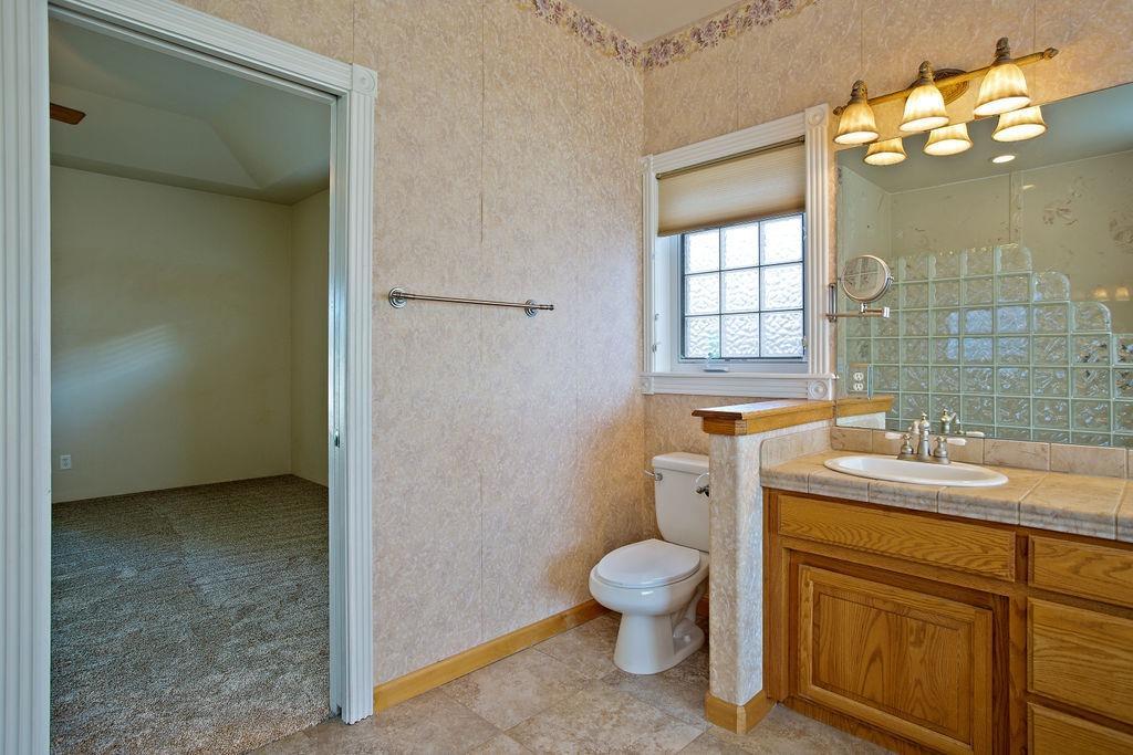 914 Ridgeview Drive Eagle Point, OR 97524 - Photo 26 of 34 a spacious bathroom with a toilet sink and mirror