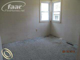 5025 North Center Road Flint, MI 48506 - Photo 7 of 9 20387450-6.JPG