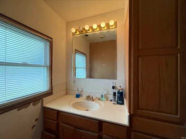 $79,900 | 403 M Street, Bedford, IN 47421