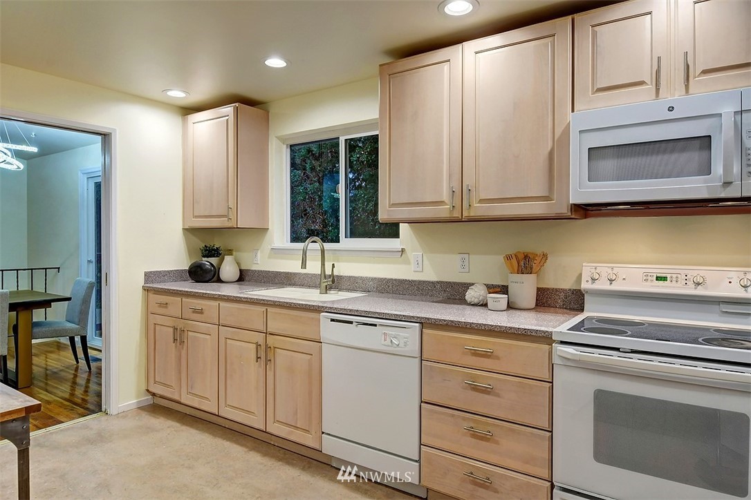 9716 237th Place Southwest Edmonds, WA 98020 - Photo 8 of 24 Gallery Image 8