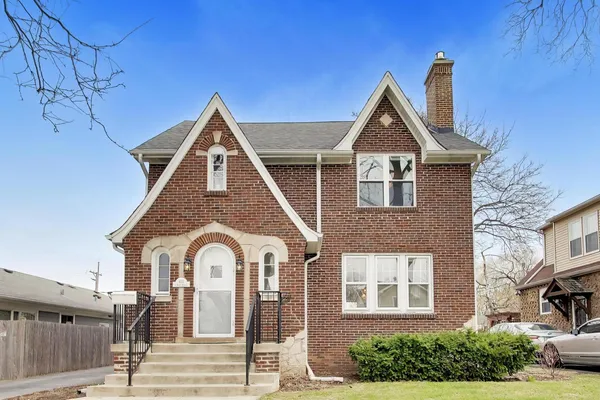 $795,000 | 403 South Wille Street, Mount Prospect, IL 60056
