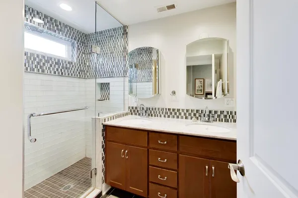 $795,000 | 403 South Wille Street, Mount Prospect, IL 60056