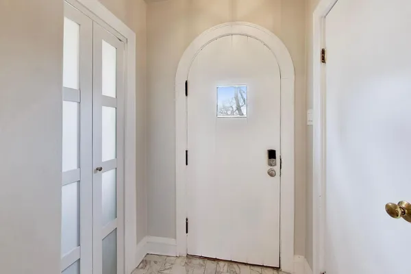 $795,000 | 403 South Wille Street, Mount Prospect, IL 60056