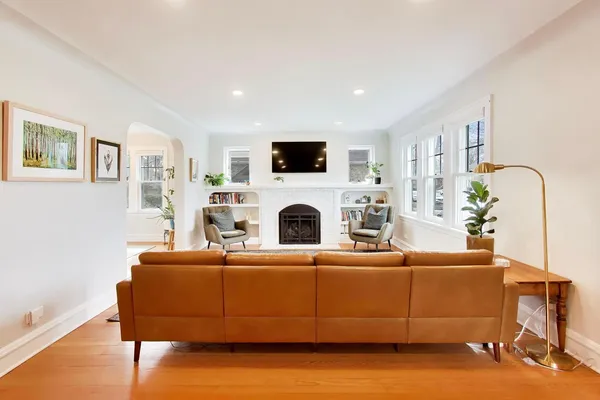 $795,000 | 403 South Wille Street, Mount Prospect, IL 60056