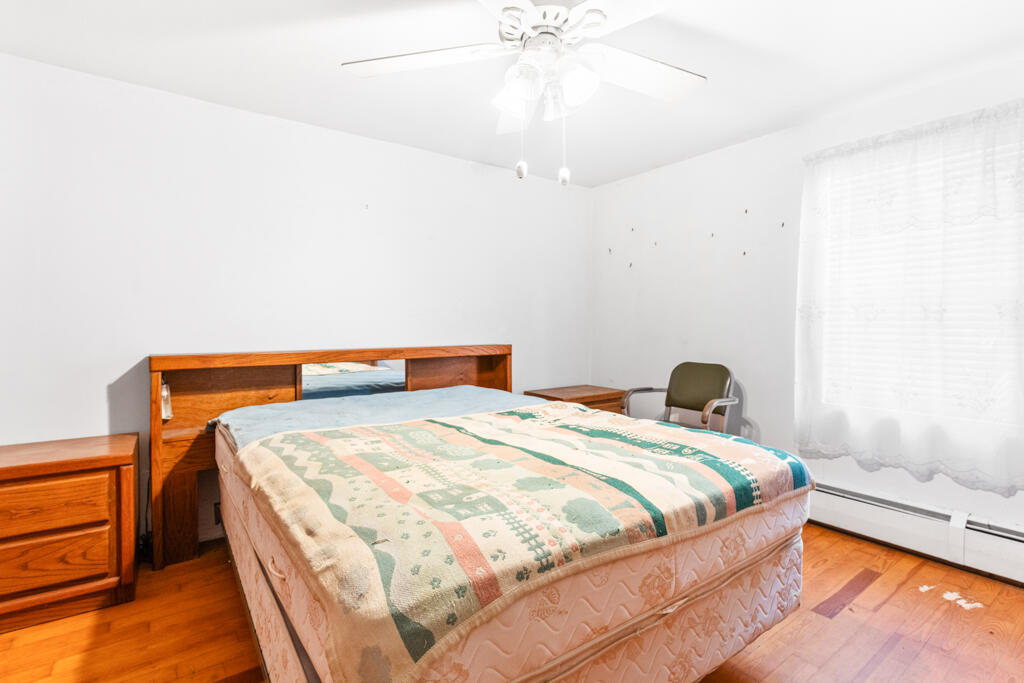 422 Vassalboro Road China, ME 04358 - Photo 17 of 28 1st fl bed