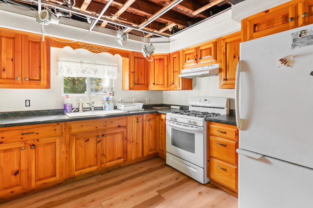 422 Vassalboro Road China, ME 04358 - Photo 10 of 28 Kitchen