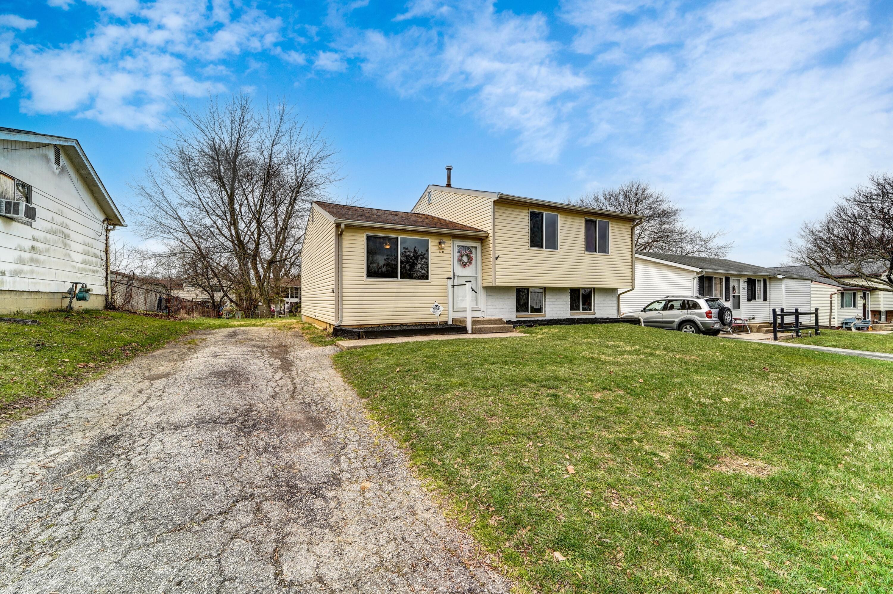 1711 Ripplebrook Road Columbus, OH 43223 - Photo 2 of 26 002