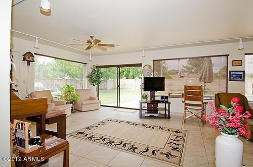 1416 West Orchid Lane Phoenix, AZ 85021 - Photo 11 of 16 family room