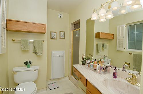 1416 West Orchid Lane Phoenix, AZ 85021 - Photo 5 of 16 bathroom