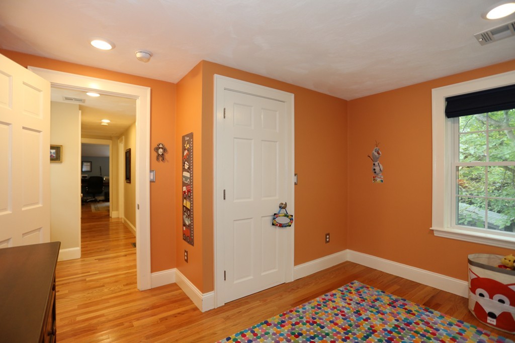 587 Greendale Avenue Needham, MA 02492 - Photo 18 of 25