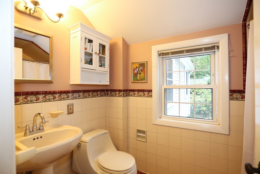 587 Greendale Avenue Needham, MA 02492 - Photo 19 of 25