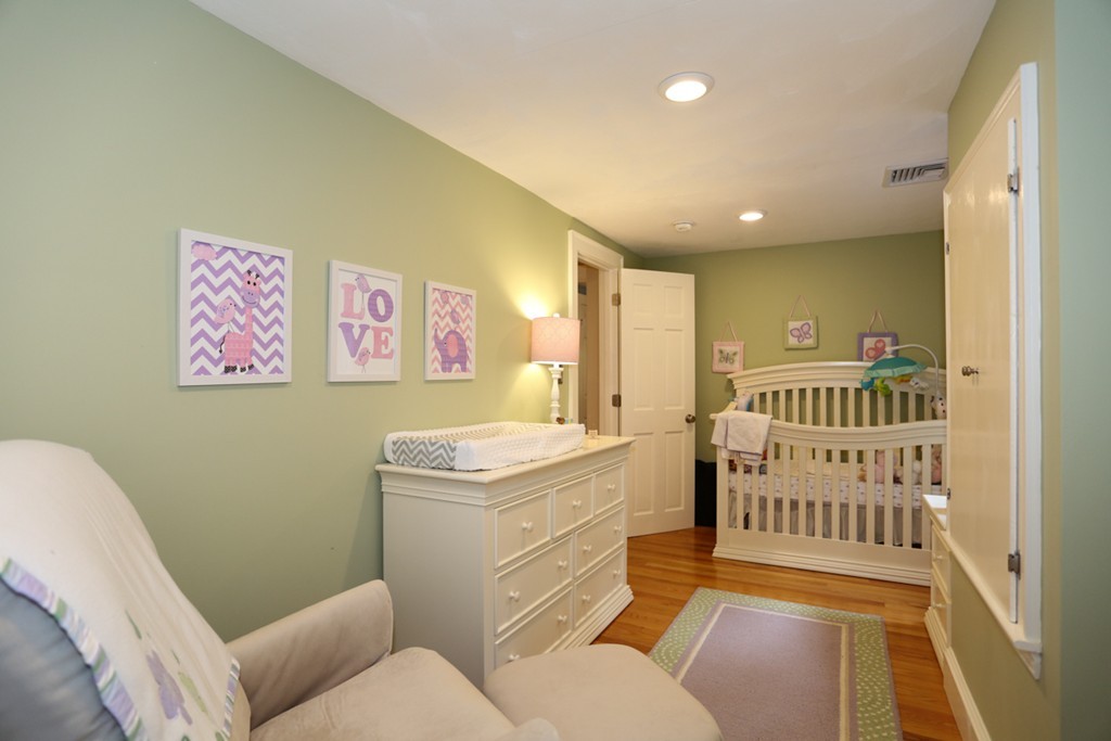 587 Greendale Avenue Needham, MA 02492 - Photo 21 of 25