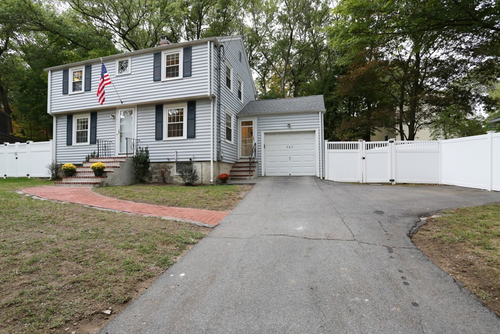 587 Greendale Avenue Needham, MA 02492 - Photo 3 of 25
