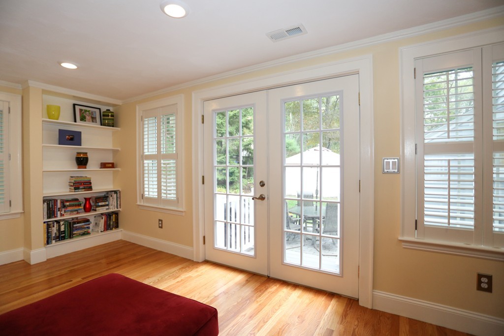 587 Greendale Avenue Needham, MA 02492 - Photo 8 of 25